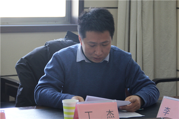 丁杰分别作了述职报告,把挂职期间的岗位工作开展和个人能力提升等